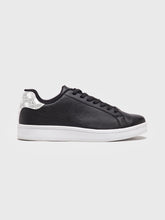 sneakers / Black Insignia Edge Sneakers