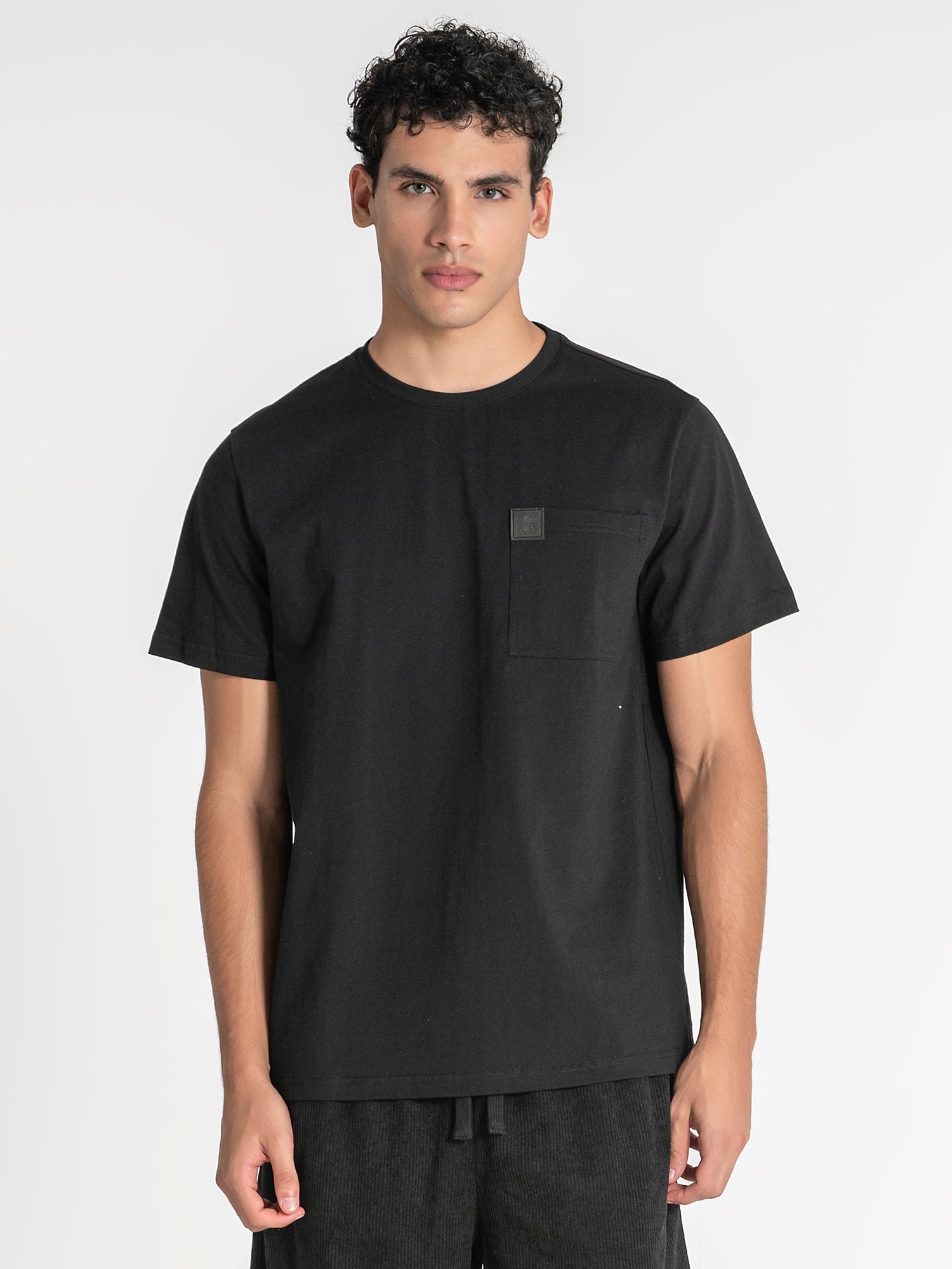 t-shirts / Black Pocket Tee