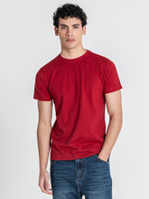 t-shirts / Burgundy Gianni Tee