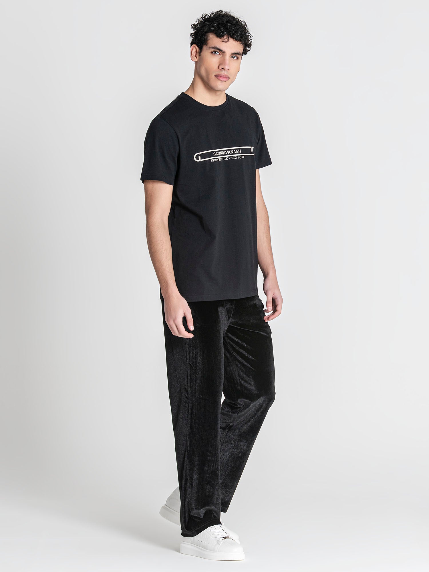 t-shirts / Black 5th Avenue Tee