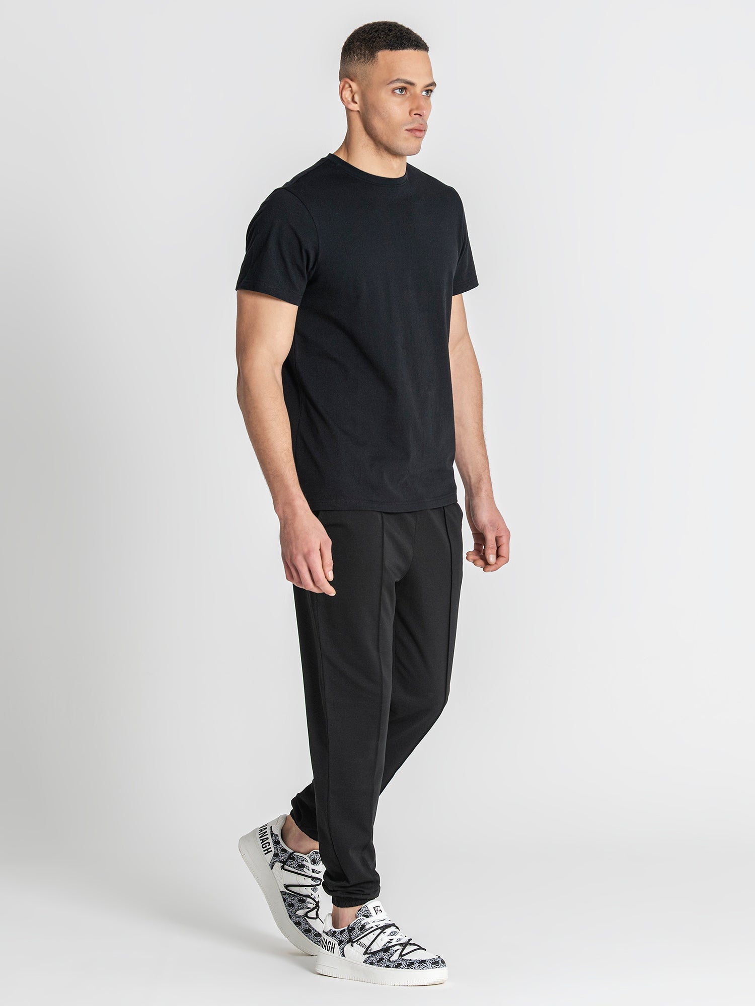 t-shirts / Black GK Avenue Tee