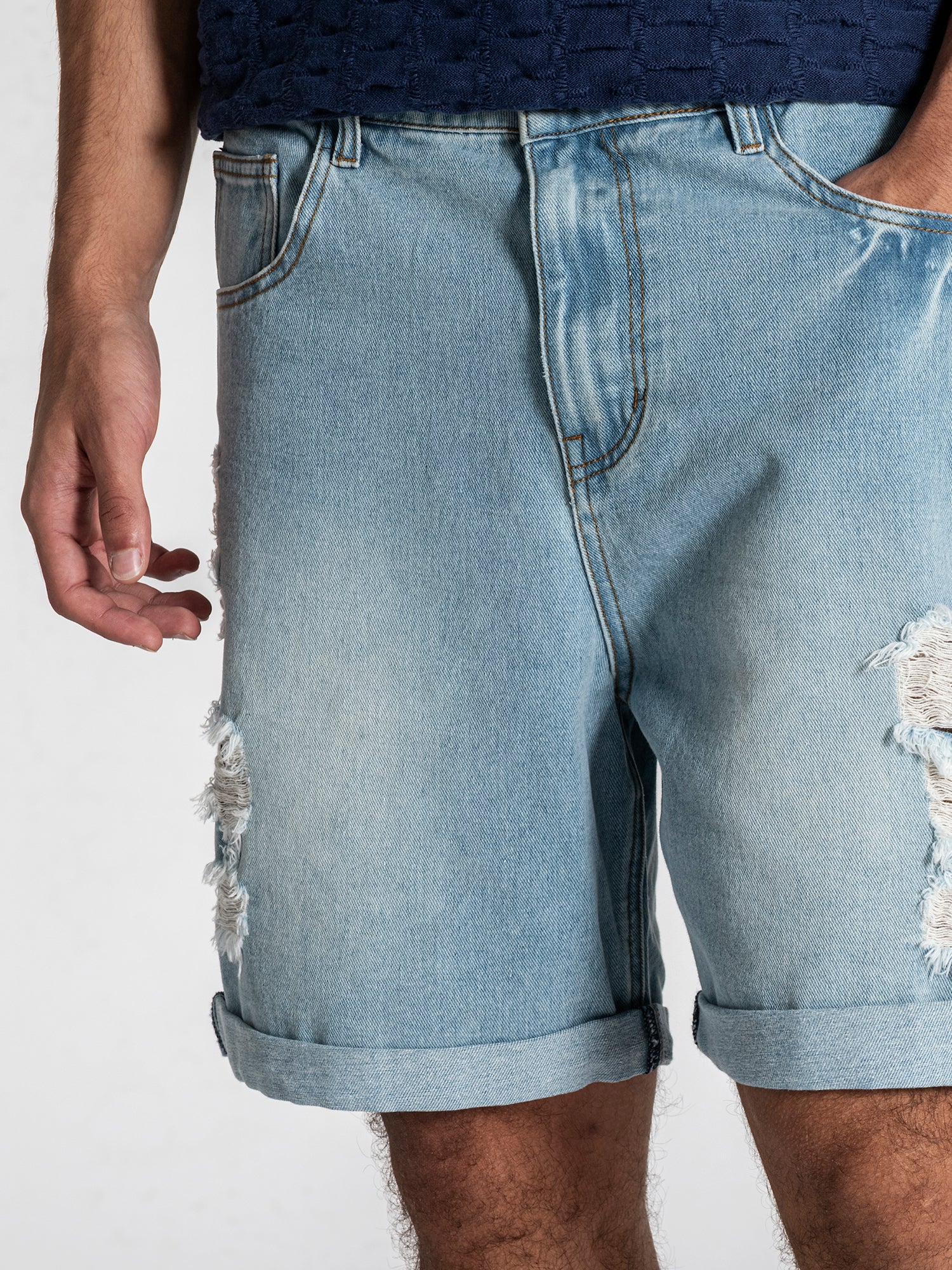 shorts / Light Blue Fray Denim Shorts