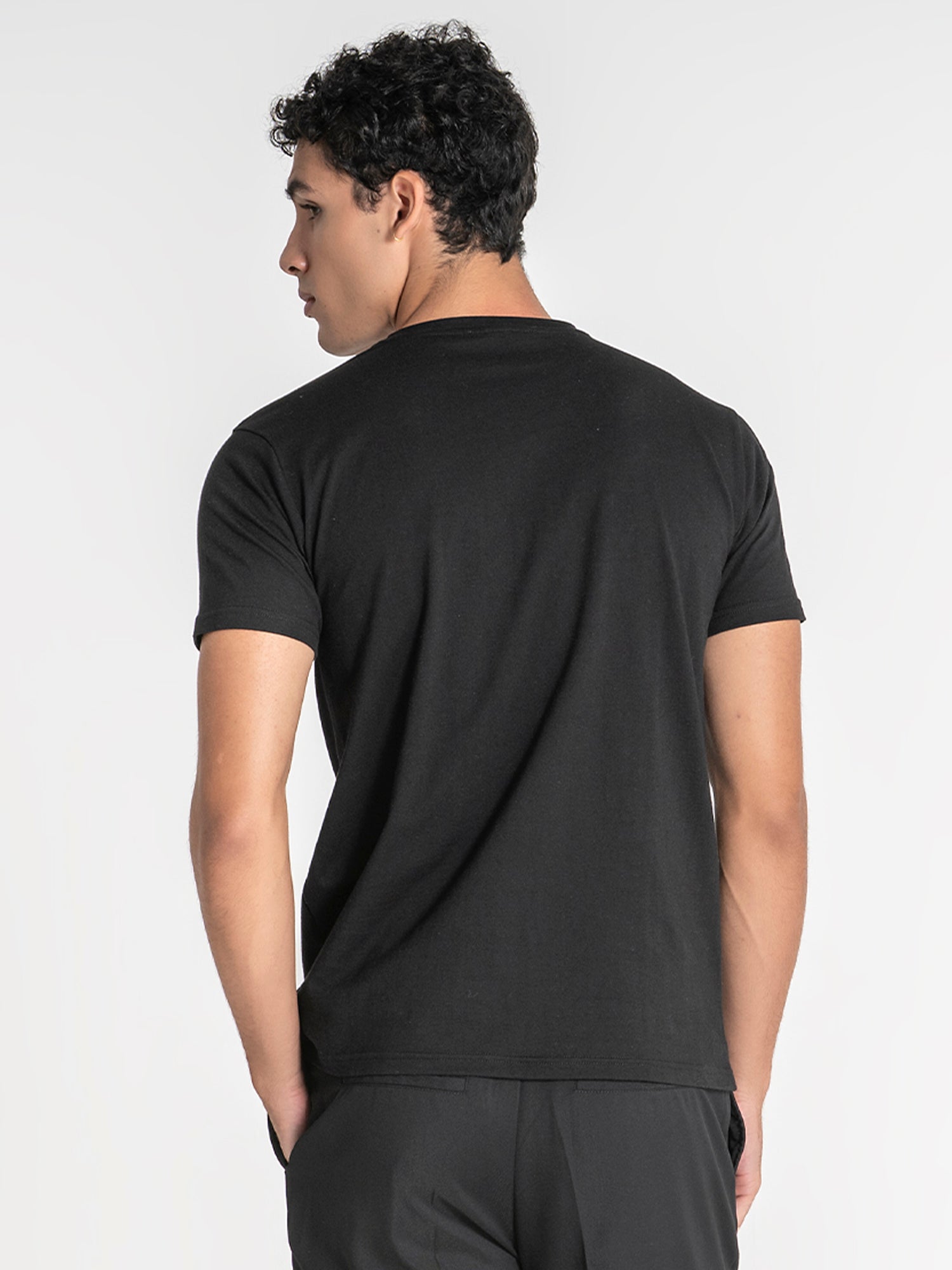 t-shirts / Black Essence Tee