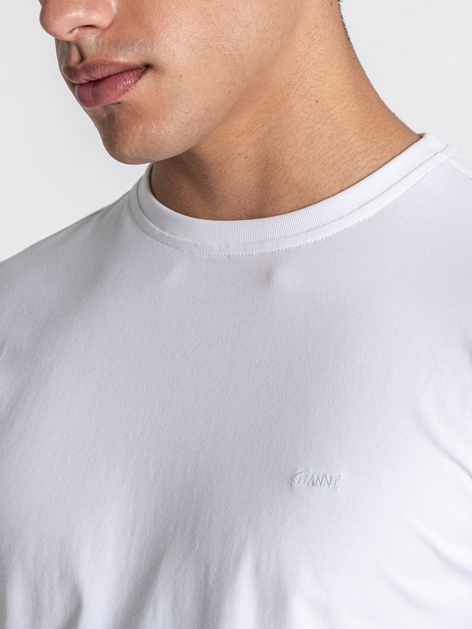 t-shirts / White Essence Tee