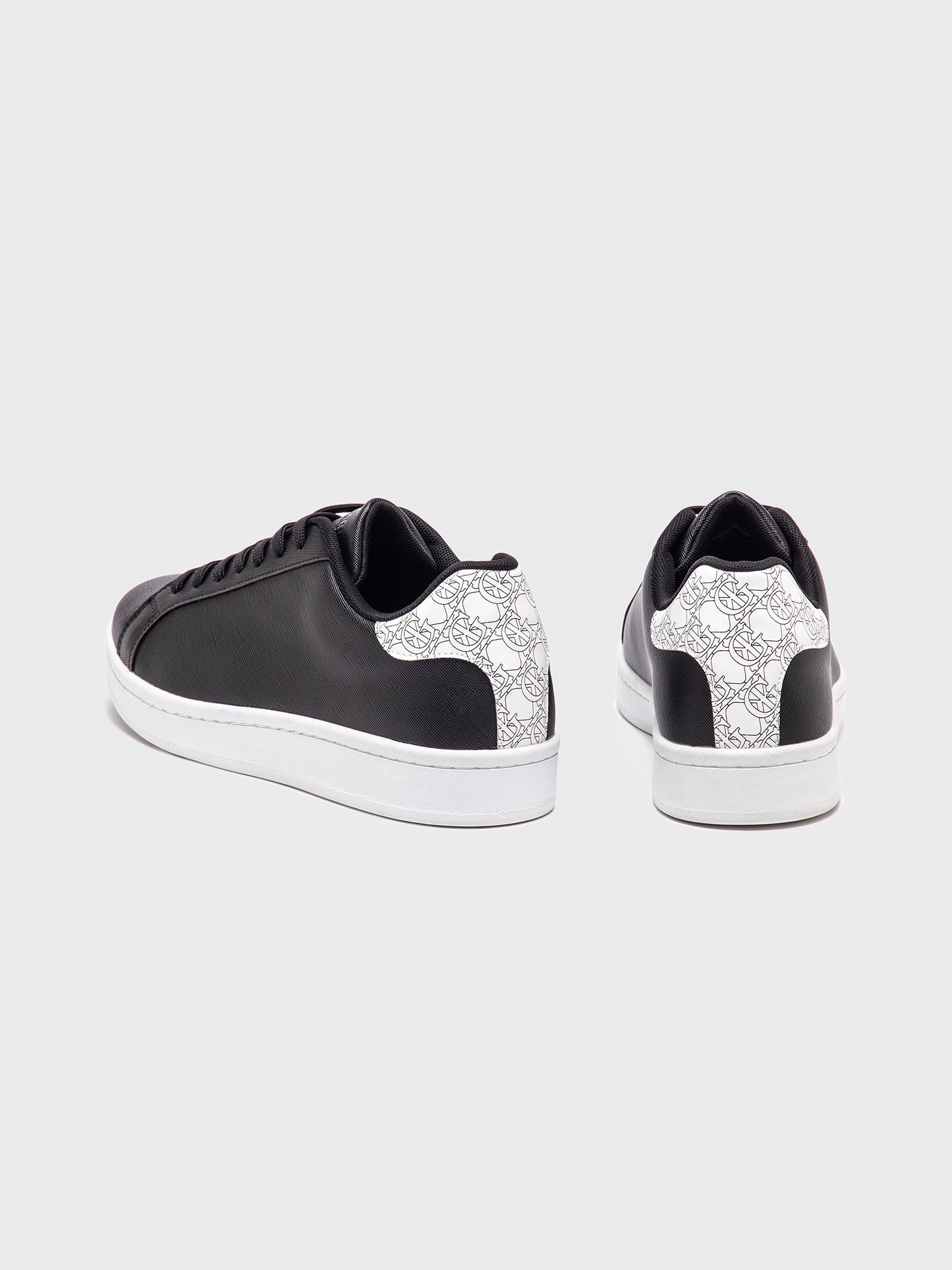 sneakers / Black Insignia Edge Sneakers
