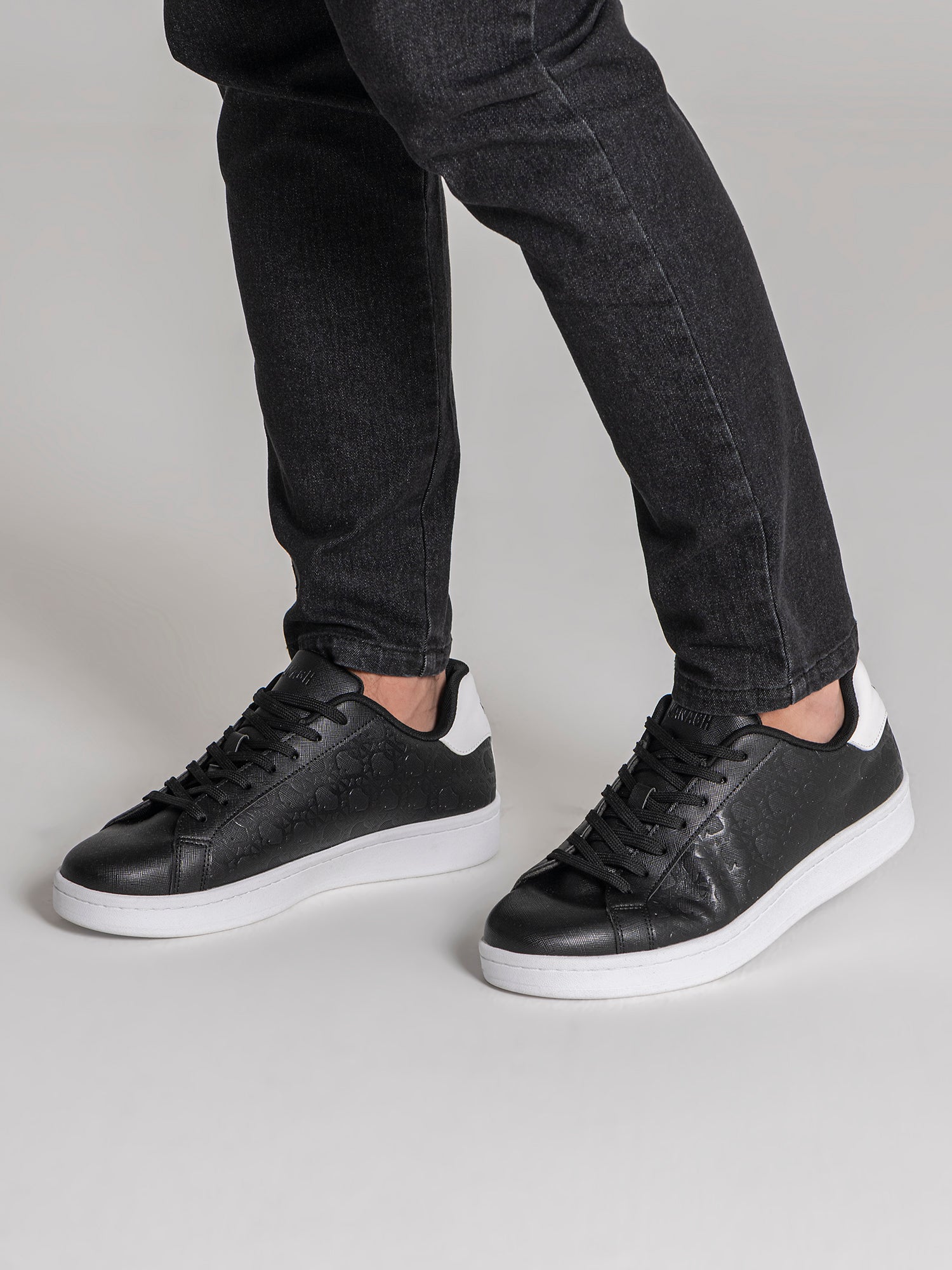 sneakers / Black Insignia Sneakers