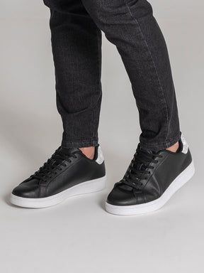 sneakers / Black Insignia Edge Sneakers